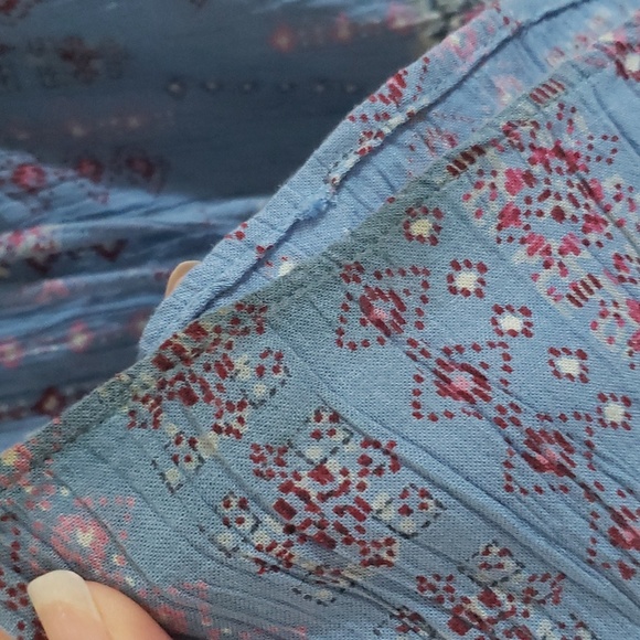 Angie Boho Blue Floral Cold Shoulder Top Size Medium - Picture 7 of 13